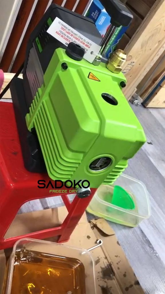 thay nhớt cho động cơ máy sấy thăng hoa